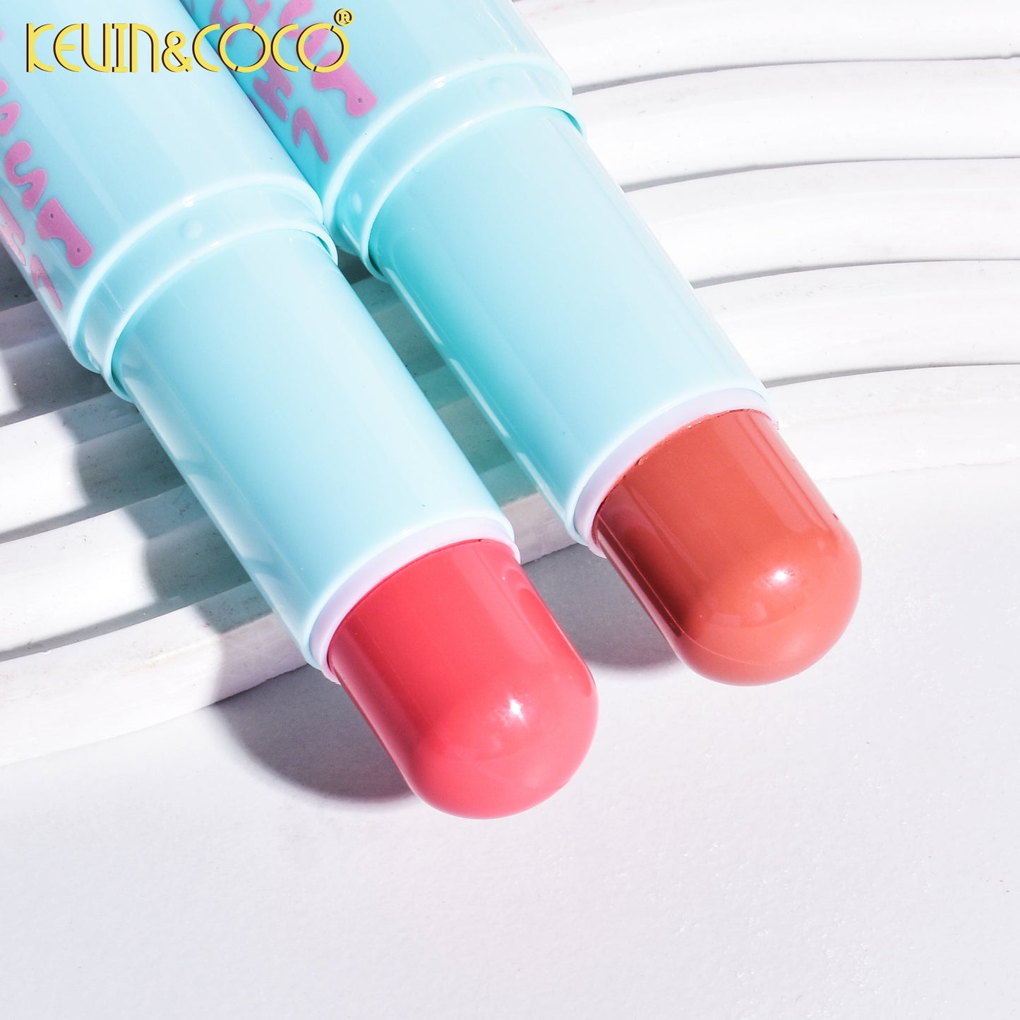 KIT DE MAQUILLAJE  LABIAL LIQUIDO + RUBOR BARRA + ILUMINADOR REF: KC244812